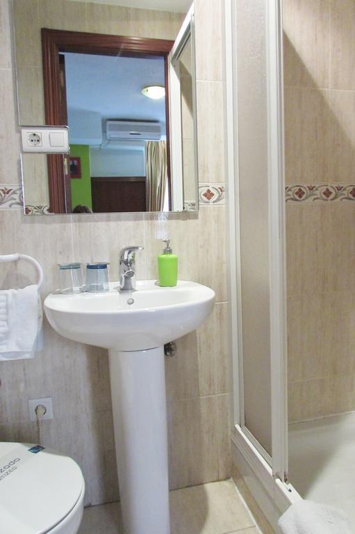 Hostal Nuevas Naciones Granada Exteriér fotografie